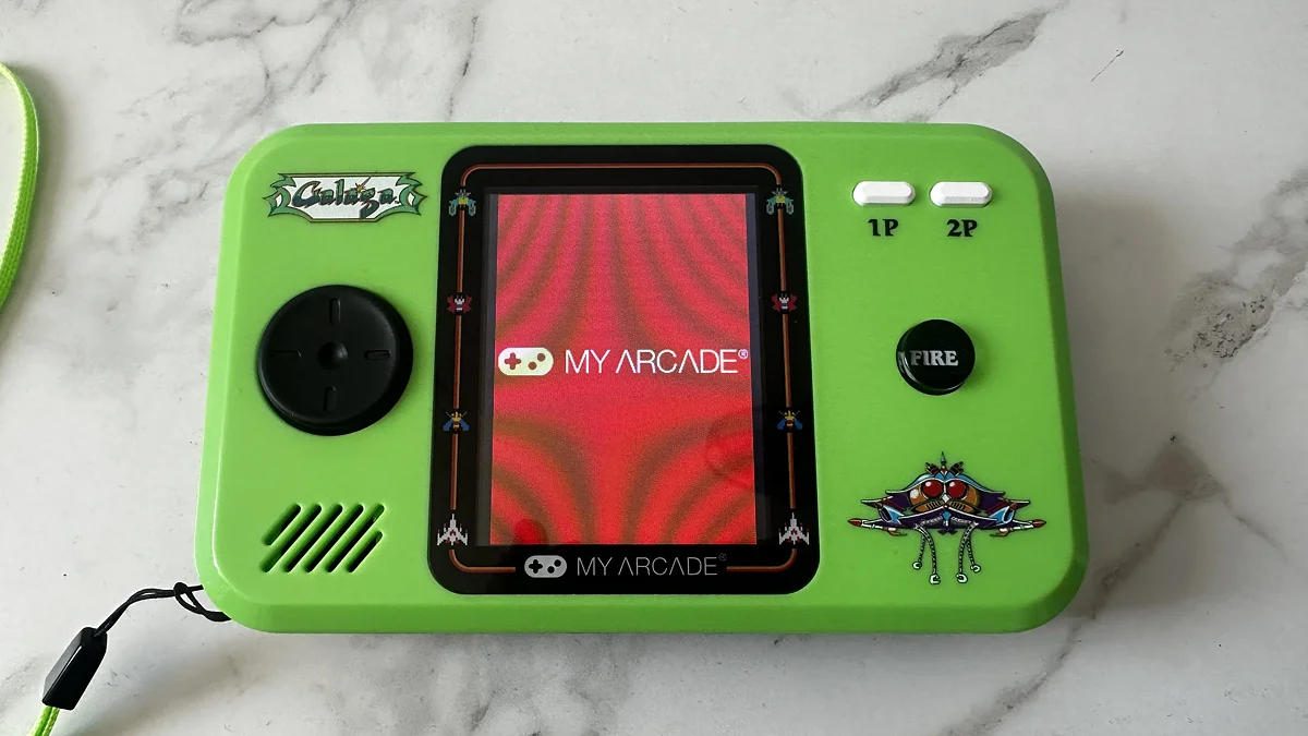 Современная заставка My Arcade вылезает при каждом переключении между Galaga и Galaxian. Несколько назойливо сделано