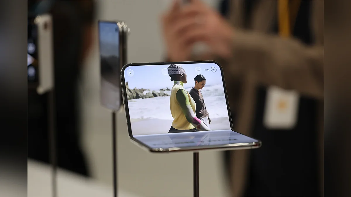 Apple будет платить Samsung примерно по $250 за каждый внутренний экран iPhone Duo