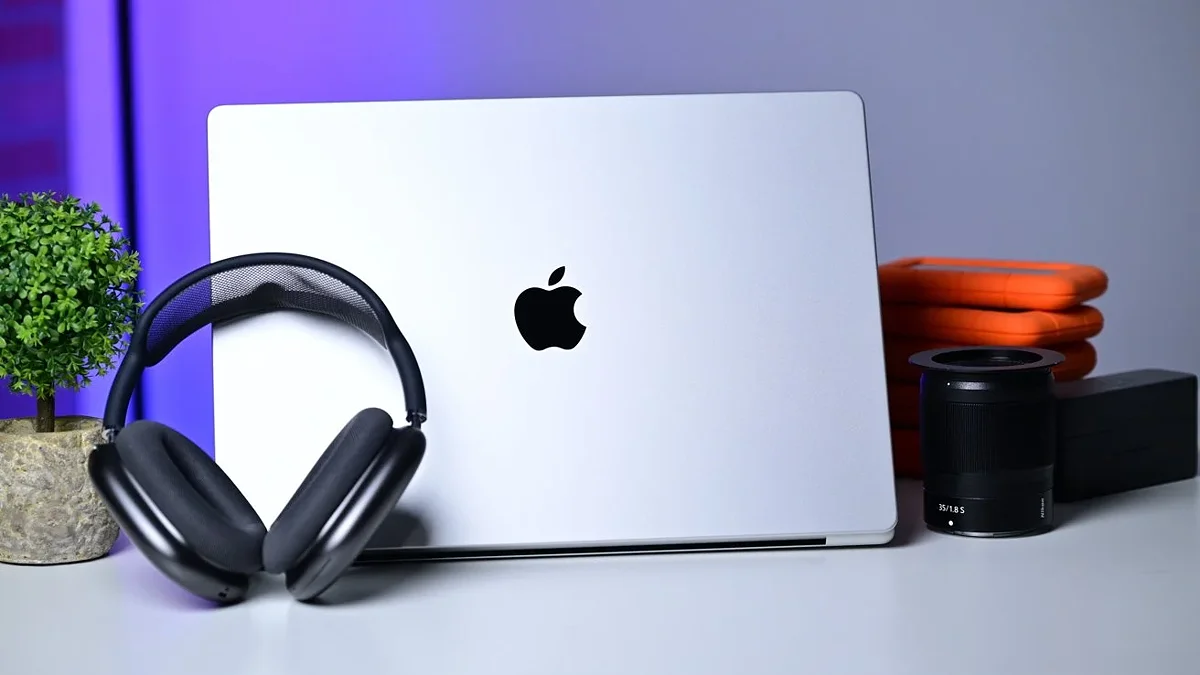 Первый сенсорный MacBook Pro с OLED станет заметно легче — и выйдет уже в ноябре